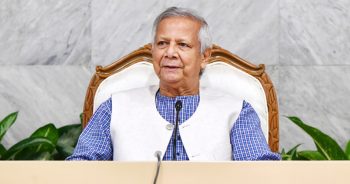 তিন বাহিনী প্রধানকে নিয়ে প্রধান উপদেষ্টার বৈঠক
