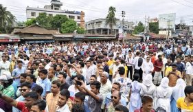 শেরপুরে নায্য উন্নয়নের দাবিতে মানববন্ধন