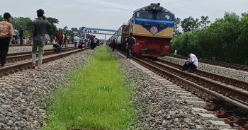 মাঝ পথে থেমে গেলো কক্সবাজারগামি পর্যটন এক্সপ্রেস ট্রেন