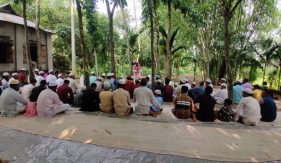 সৌদি আরবের সাথে মিল রেখে কুড়িগ্রামের ৫টি উপজেলায় সহস্রাধিক মুসল্লীর ঈদের নামাজ আদায়