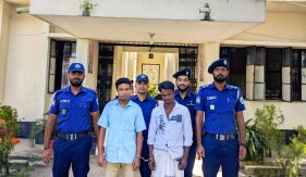 অভিযানের নামে পুলিশের আইওয়াশ জাদুকাটায় চুরির খনিজ বালি বোঝাই ট্রলার সহ দুই দূবৃক্ত গ্রেফতার