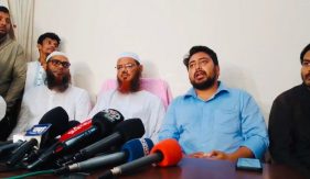 মধ্যরাতে চরমোনাই পিরের দরবারে এনসিপির নেতারা