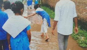 খুলনার বটিয়াঘাটায় জলাবদ্ধতা ও পানিবাহিত রোগের বিস্তার রোধে ড্রেন নির্মাণের দাবি স্থানীয়দের