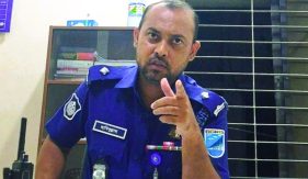 থানা ভবনে পিকনিক ‘পুলিশ এখন বানরের মতো’ বললেন পরিদর্শক হাবিবুল্লাহ