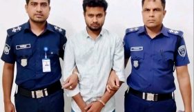 ভূয়া তান্ত্রিকের ফাঁদে কিশোরী: ৬৪ লাখ টাকার স্বর্ণালংকারসহ গ্রেফতার ৩