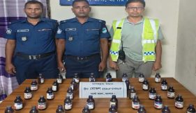 যশোরের শার্শা থানা পুলিশ অভিযান চালিয়ে ভারতীয় নেশা জাতীয় সিরাপ উদ্ধার