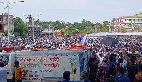 বাবা-মায়ের কবরের পাশে সমাহিত তোফায়েল আহমেদ