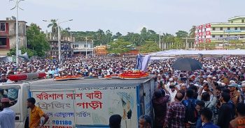বাবা-মায়ের কবরের পাশে সমাহিত তোফায়েল আহমেদ