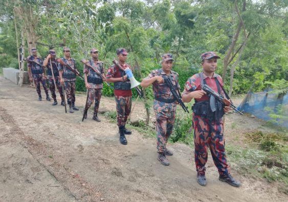 সাতক্ষীরা সীমান্তে পুশ-ইন প্রতিরোধে সীমান্তে সর্বোচ্চ সতর্কতামূলক অবস্থানে বিজিবি