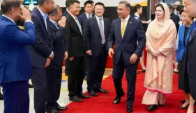 বেইজিংয়ে প্রধানমন্ত্রীকে গার্ড অব অনার ও লাল গালিচা সংবর্ধনা