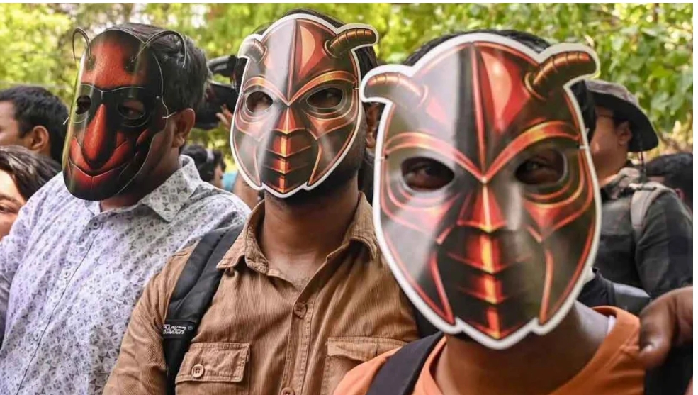 এবার কলকাতায় কর্মসূচি পালন করবে ককরোচ পার্টি