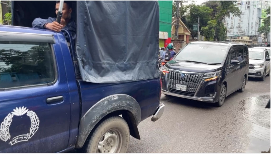 গোলাপগঞ্জে হামলার পর পুলিশি পাহারায় কানাইঘাটের পথে এনসিপি নেতারা