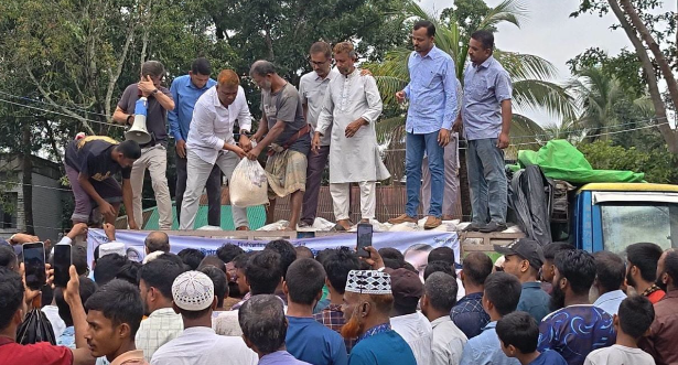 লামায় ২ হাজার পরিবার পেল বিএনপির মানবিক সহায়তা