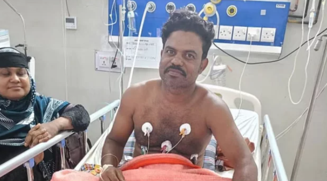 সাপের কামড় খেয়ে নিজেই হাসপাতালে চিকিৎসা নিচ্ছেন ‘বিষঝাড়া ওঝা’