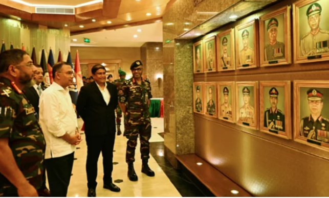 সাবেক সেনাপ্রধানদের ছবির মাঝে বাবার ছবি দেখে থমকে দাঁড়ালেন প্রধানমন্ত্রী