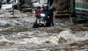 মুম্বাইয়ে রেড অ্যালার্ট জারি, সবাইকে ঘরে থাকার অনুরোধ কর্তৃপক্ষের