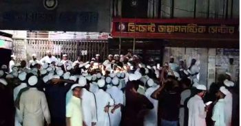 হাসনাত আব্দুল্লাহকে বয়কটের দাবিতে কওমি শিক্ষার্থীদের বিক্ষোভ
