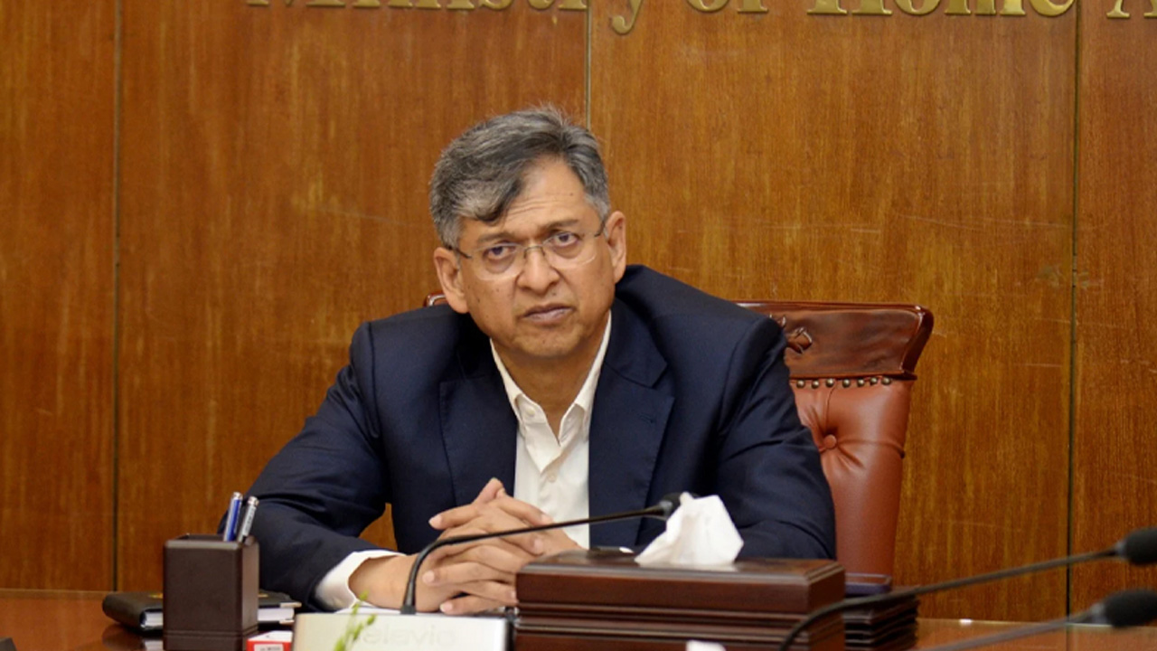 সাবেক আইজিপি বেনজীরকে ফেরাতে দুবাইয়ে ল’ ফার্ম নিয়োগ করেছে সরকার: স্বরাষ্ট্রমন্ত্রী
