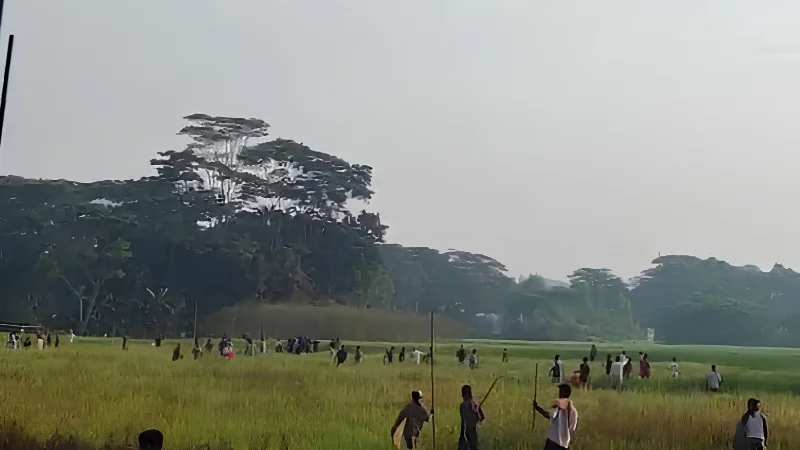 মসজিদের সভাপতি পদ নিয়ে দ্বন্দ্ব, দুই ঘণ্টার তাণ্ডবে ৫ ঘরে আগুন
