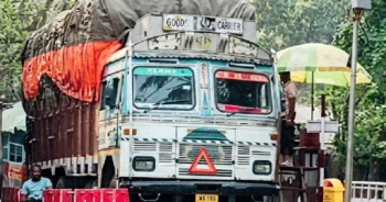 রংপুরে থেমে থাকা ট্রাকে বাসের ধাক্কা, নিহত ৩