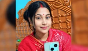 বিজয়ার আনন্দে মুহূর্তেই বিষাদ, প্রতিমায় সিঁদুর দিতে গিয়ে গৃহবধূর মৃত্যু