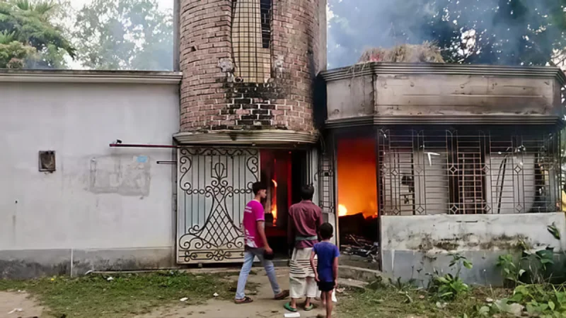 ছাত্রীকে যৌন হয়রানি, মহিলা মাদ্রাসায় আগুন দিলো স্থানীয়রা