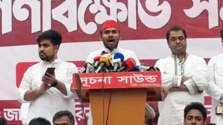 ঠাকুরগাঁওয়ে দুই প্রার্থীর মিষ্টি বিনিময়, আসিফ মাহমুদের ক্ষোভ