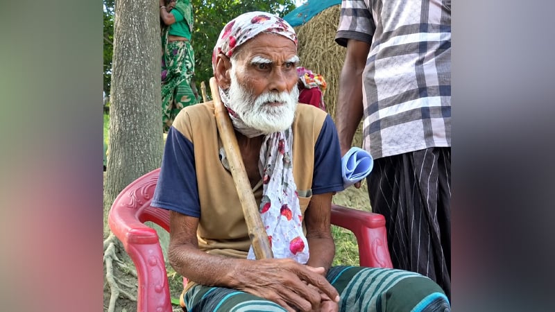 বয়স্কভাতার কার্ড দেওয়ার কথা বলে প্রতিবন্ধী বৃদ্ধের জমি লিখে নেওয়ার অভিযোগ