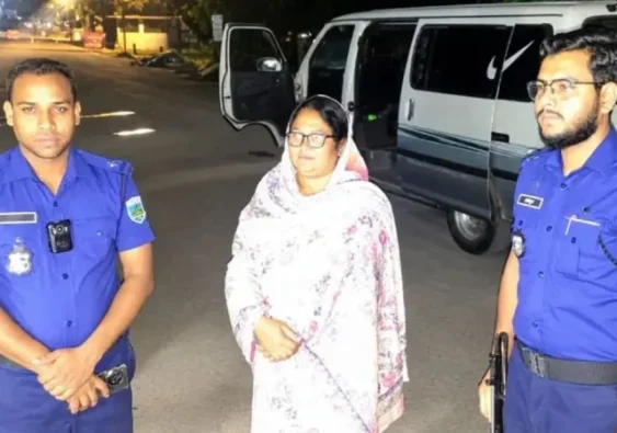 সীমান্ত দিয়ে ভারতে যাওয়ার সময় যুবলীগ নেত্রী আটক