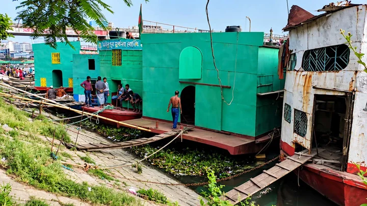 ১২০ টাকায় রাত কাটানোর ভাসমান হোটেল, ঢাকার যেখানে এই সুযোগ