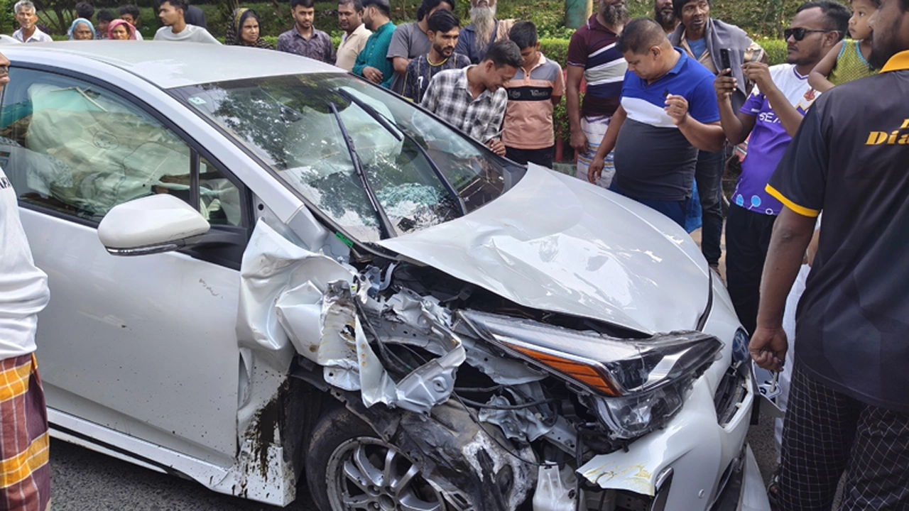 রাবি শিক্ষার্থীর গাড়ির ধাক্কায় রিকশাচালক নিহত, আহত ২