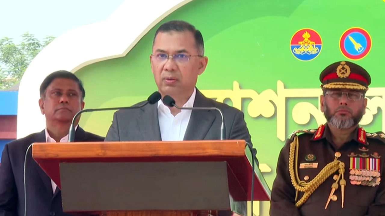 জাতীয় পতাকার মান রক্ষা করা সব সৈনিকের পবিত্র দায়িত্ব: প্রধানমন্ত্রী