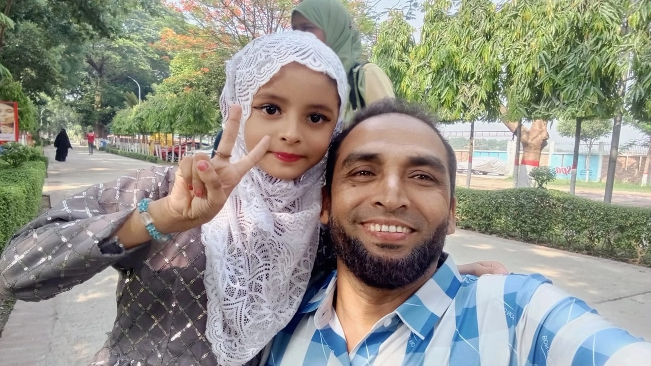 বাবা-মেয়ের মরদেহ ফিরছে সুবিদখালীতে, হাসপাতালে মা-ছেলে