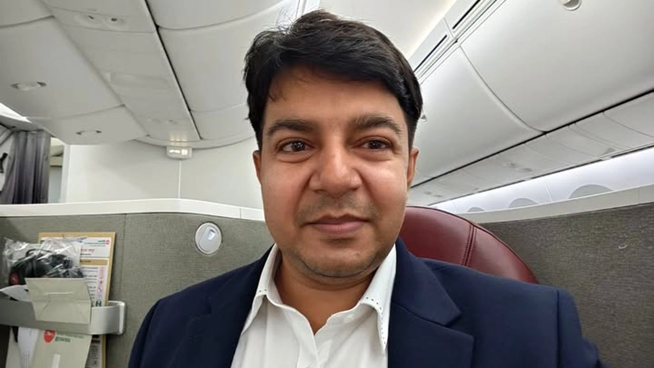 ‘আমার চার সিট আগেই মাননীয় প্রধানমন্ত্রীর সিট’