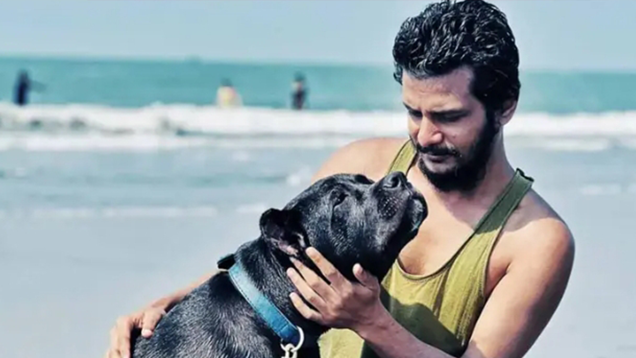 আগুন লাগতেই মালিকের কুকুর-বিড়াল নিয়ে বেরিয়ে যায় টুপটুপের কর্মীরা