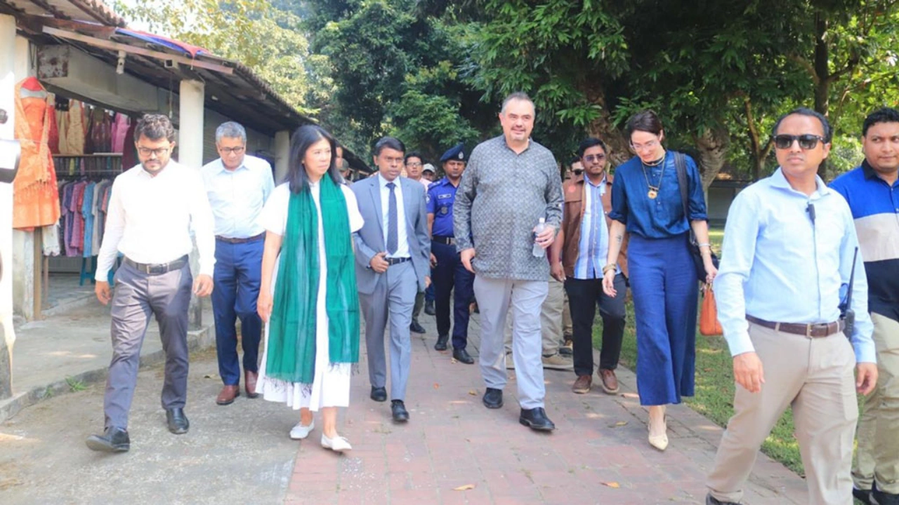 কারুপল্লি ও পানাম নগরী পরিদর্শনে মুগ্ধ মার্কিন রাষ্ট্রদূত