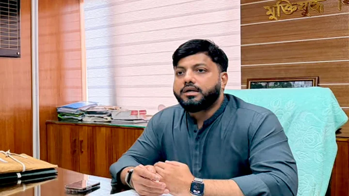 অবশেষে পদত্যাগের ঘোষণা দিলেন ইশরাক