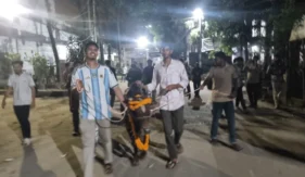 পশু জবাইয়ে নিষেধাজ্ঞার প্রতিবাদে জবিতে গরু নিয়ে শিক্ষার্থীদের মিছিল