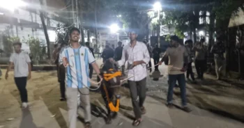 পশু জবাইয়ে নিষেধাজ্ঞার প্রতিবাদে জবিতে গরু নিয়ে শিক্ষার্থীদের মিছিল