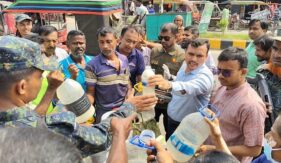 রাসায়নিক মেশানো দুধ ড্রেনে, পানি মেশানো দুধ বিক্রি ৩০ টাকায়